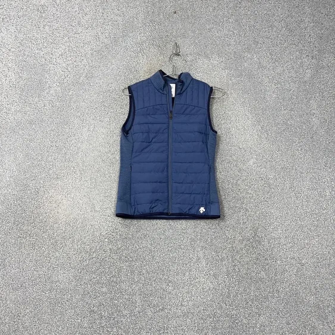 데상트 여성 기능성 네이비 경량 패딩 조끼 S 상품이미지1