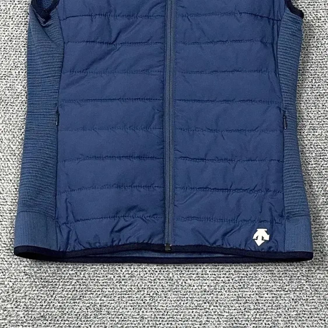 데상트 여성 기능성 네이비 경량 패딩 조끼 S 상품이미지4