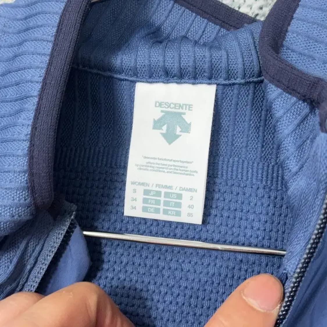 데상트 여성 기능성 네이비 경량 패딩 조끼 S 상품이미지5