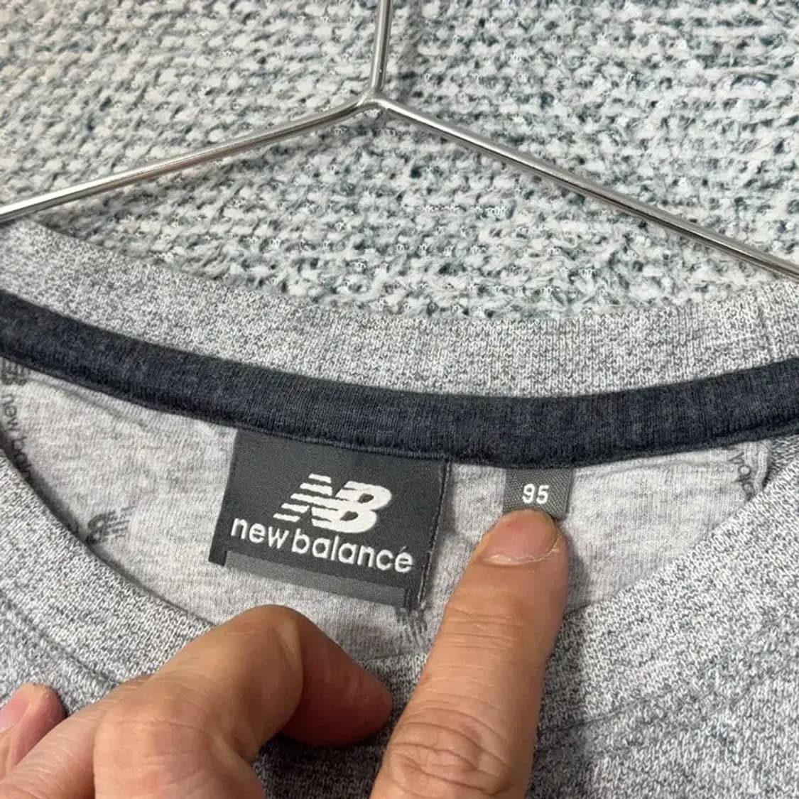 뉴발란스 라이트 그레이 로고 캐주얼 맨투맨 95 상품이미지3