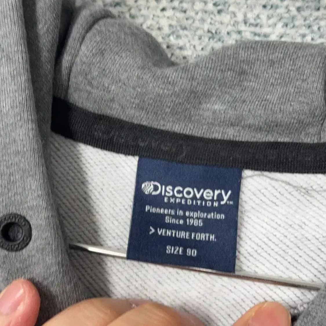 디스커버리 프린팅 로고 그레이 후드티 90 상품이미지3