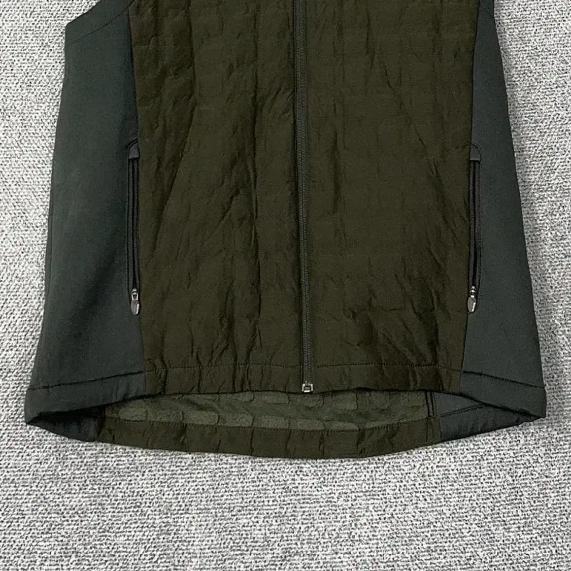 블랙야크 카키 로고 큐브 퀄팅 경량 패딩 조끼 105 상품이미지4