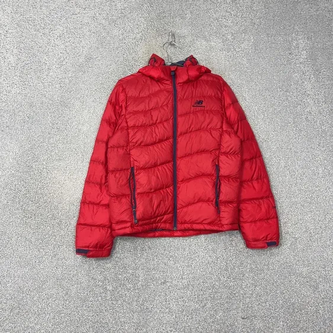 뉴발란스 로고 레드 패딩 95 상품이미지1