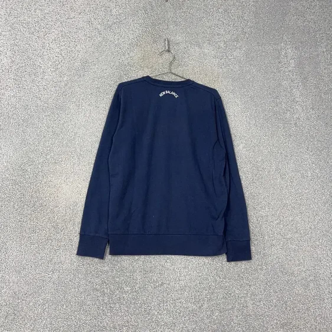 뉴발란스 06 로고 네이비 맨투맨 90 상품이미지2