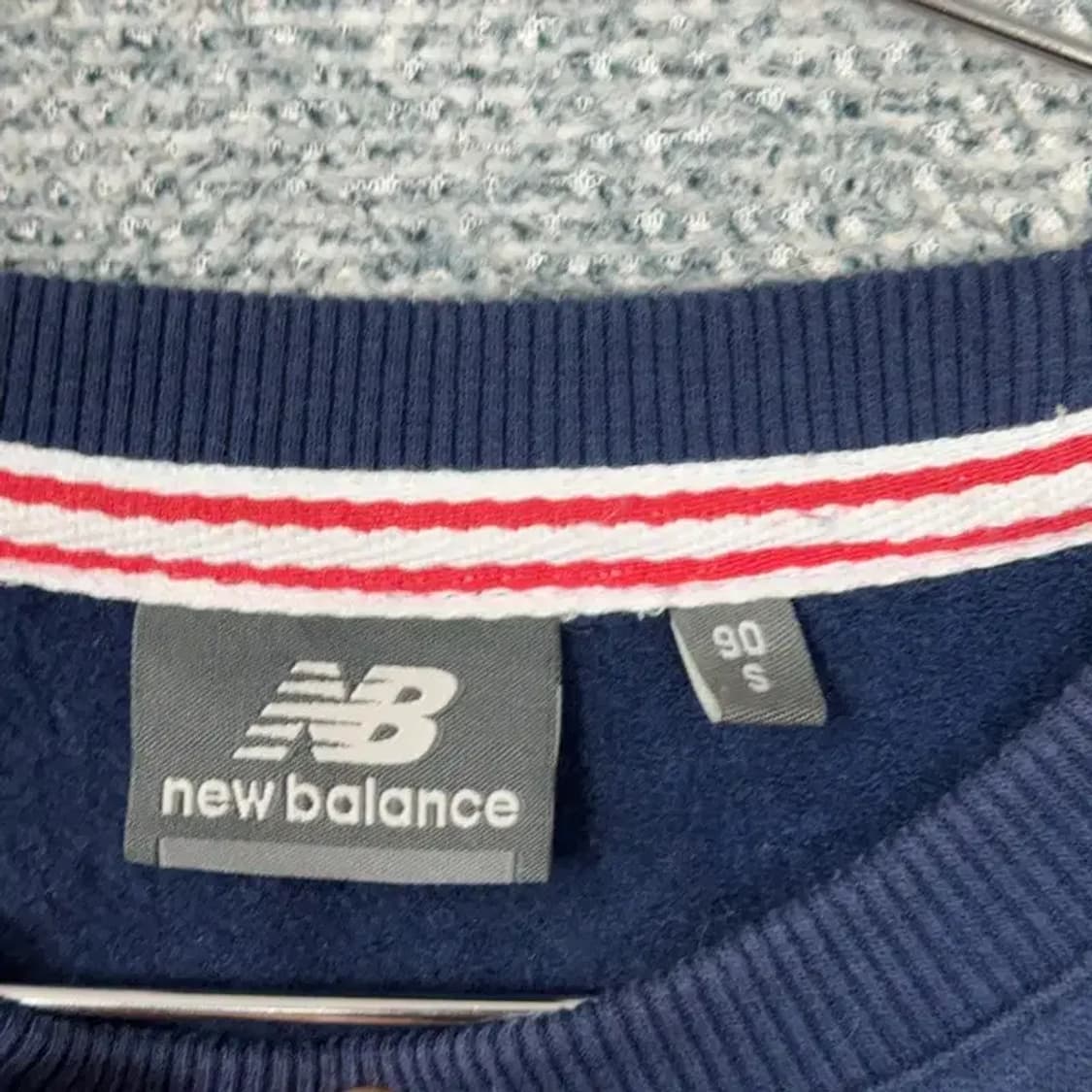 뉴발란스 06 로고 네이비 맨투맨 90 상품이미지3