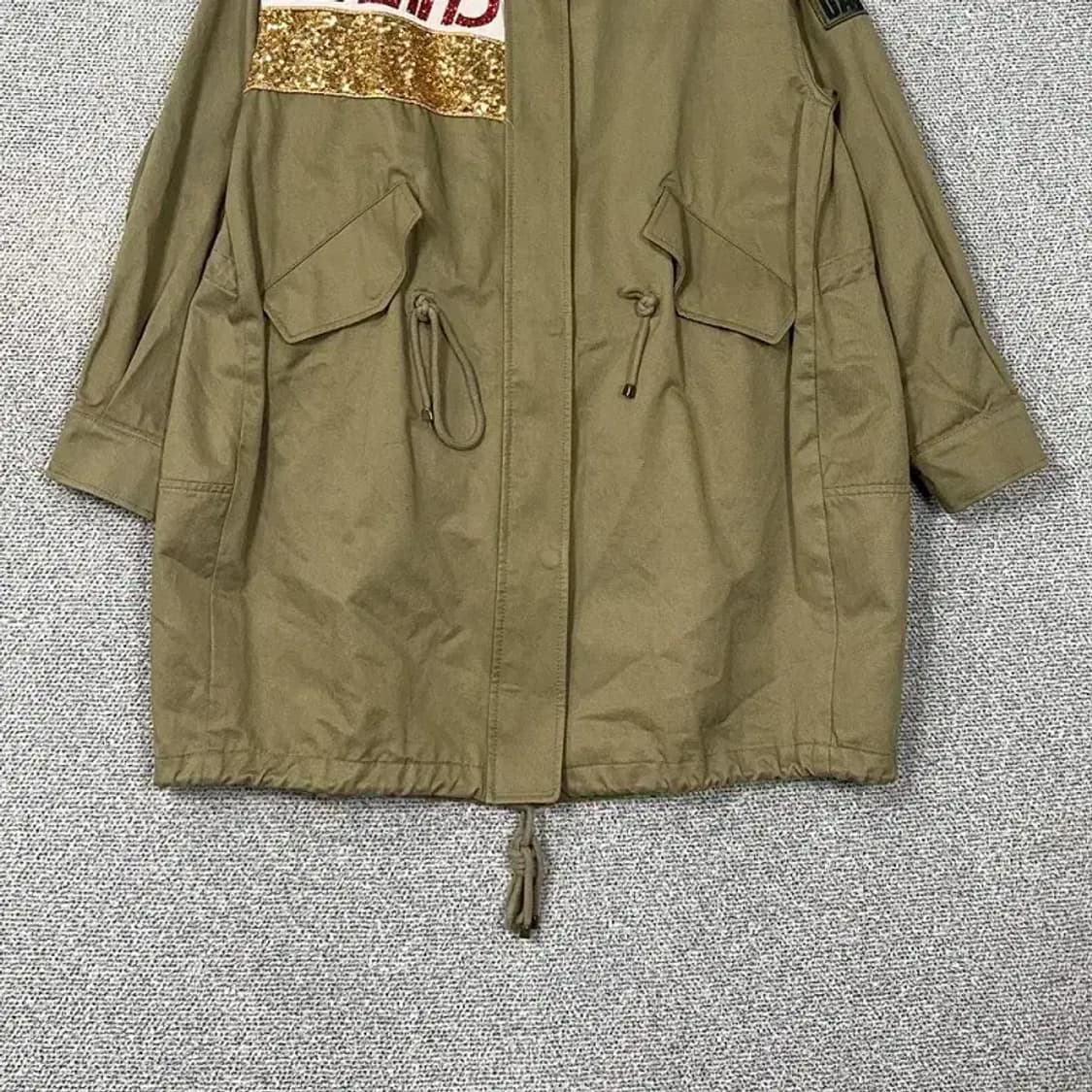 쥬씨쥬디 패치 프린팅 빈티지 여성 카키 야상 코트 85 상품이미지4
