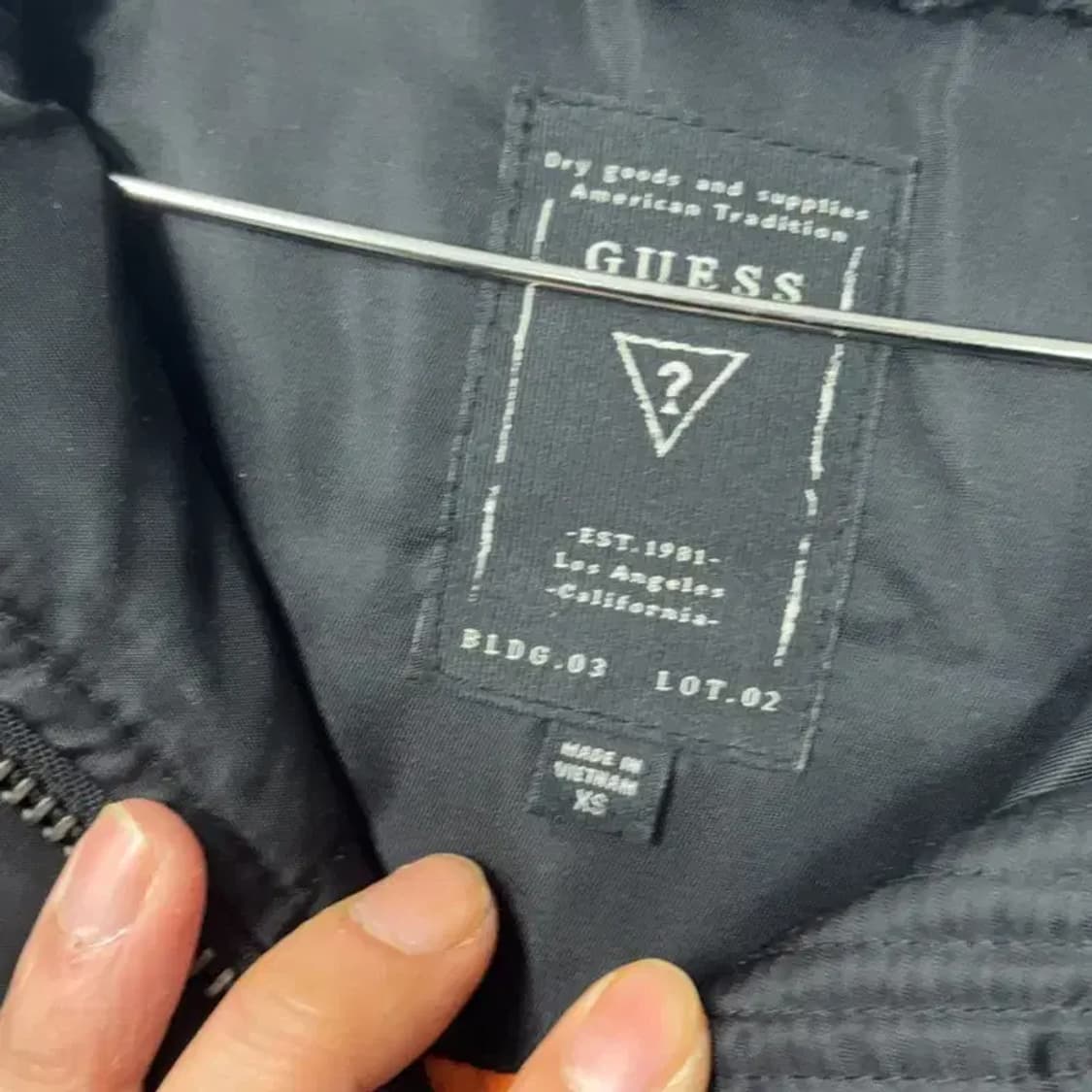 게스 오리털 덕다운 여성 블랙 패딩 점퍼 XS 상품이미지3