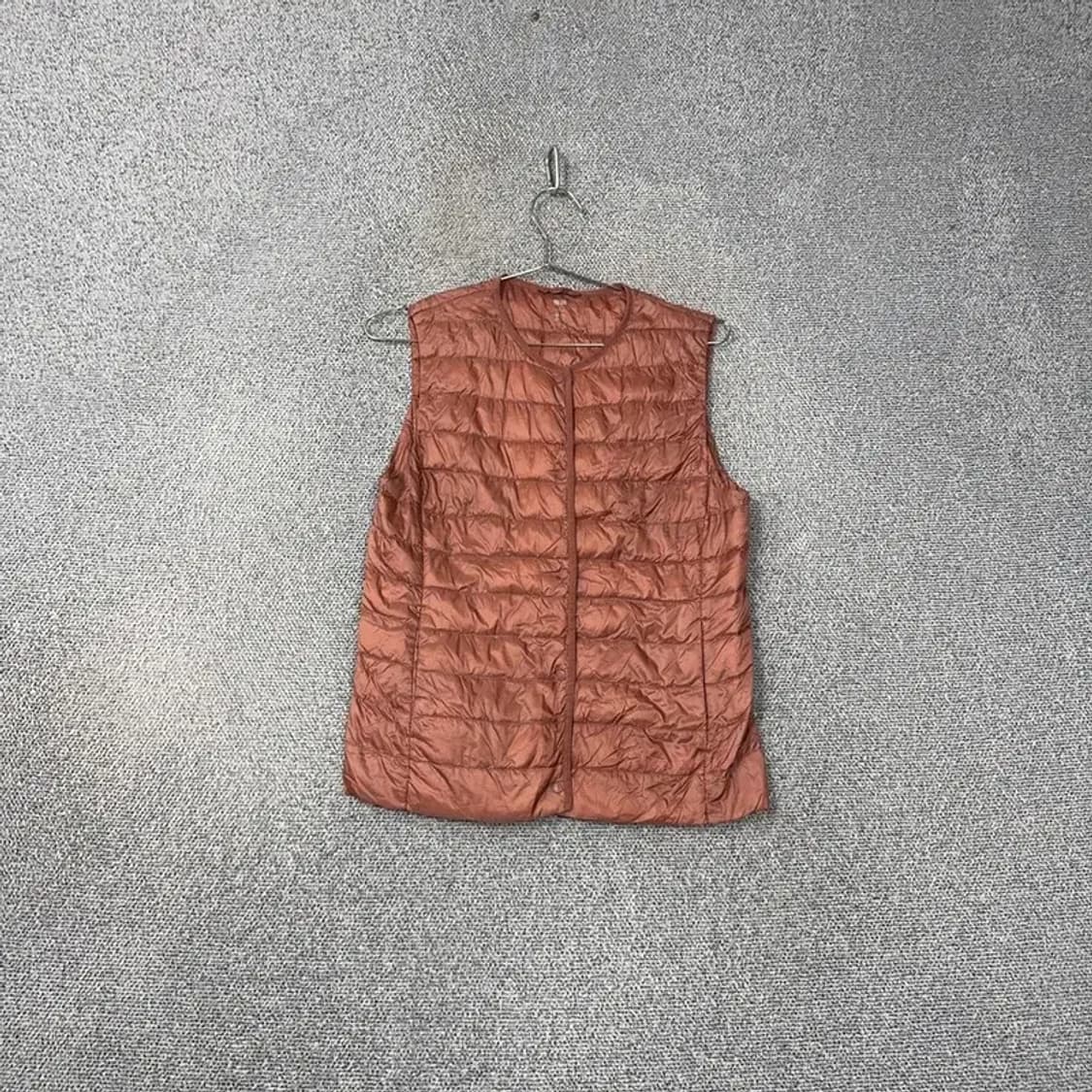 유니클로 코랄 경량 패딩 조끼 L 상품이미지1