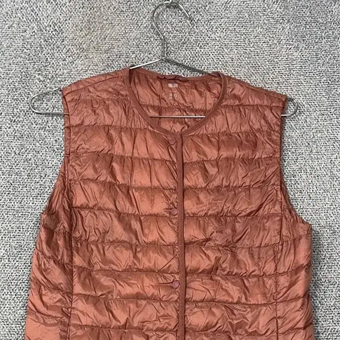 유니클로 코랄 경량 패딩 조끼 L 상품이미지3