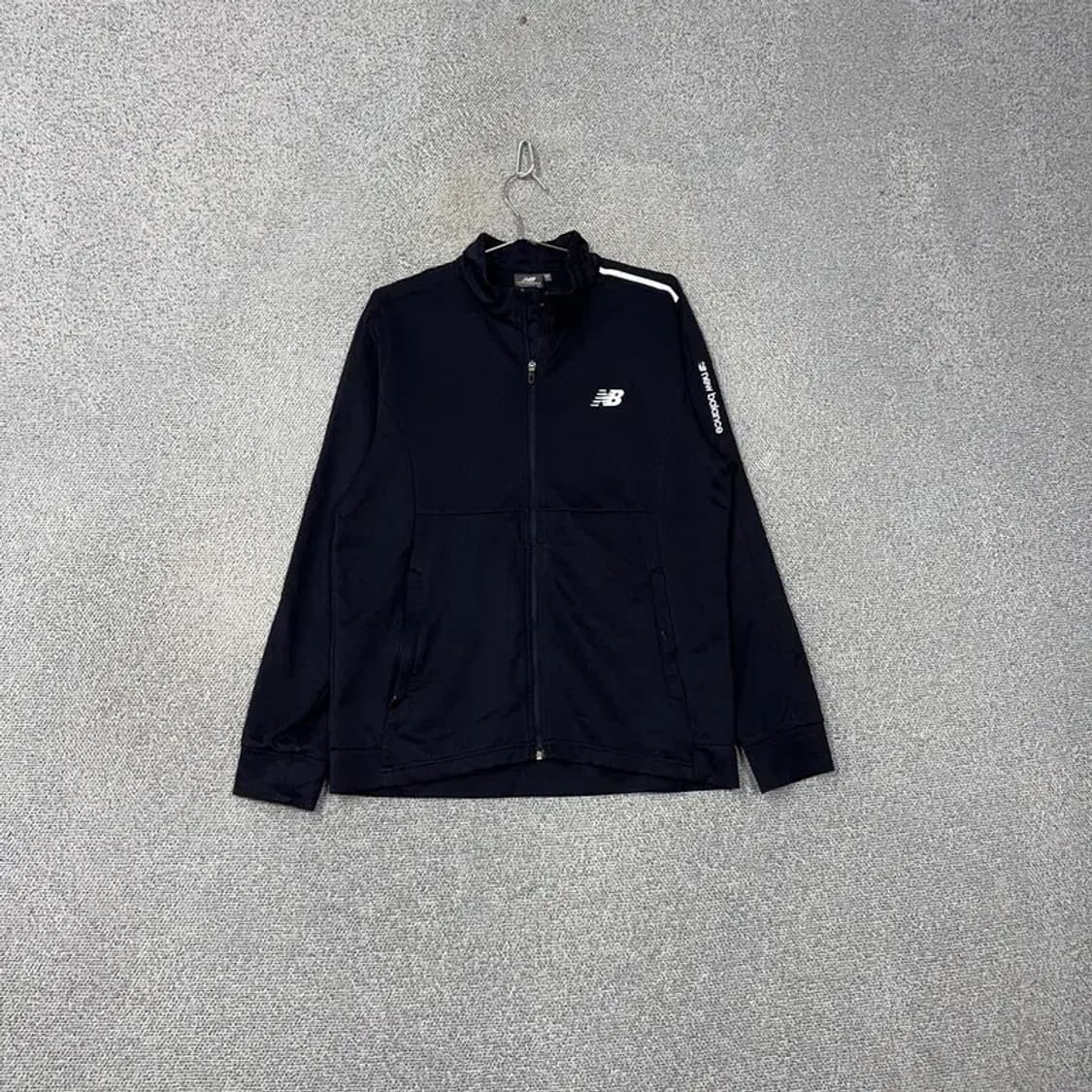 뉴발란스 로고 블랙 트랙탑 져지 L 상품이미지1