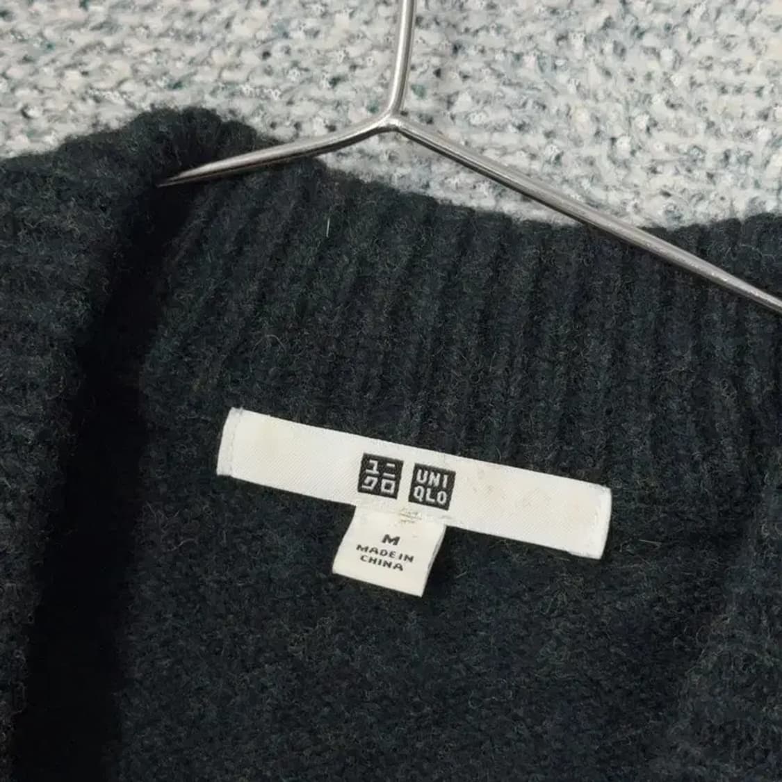 유니클로 폴라넥 카키 울 니트 M 상품이미지3