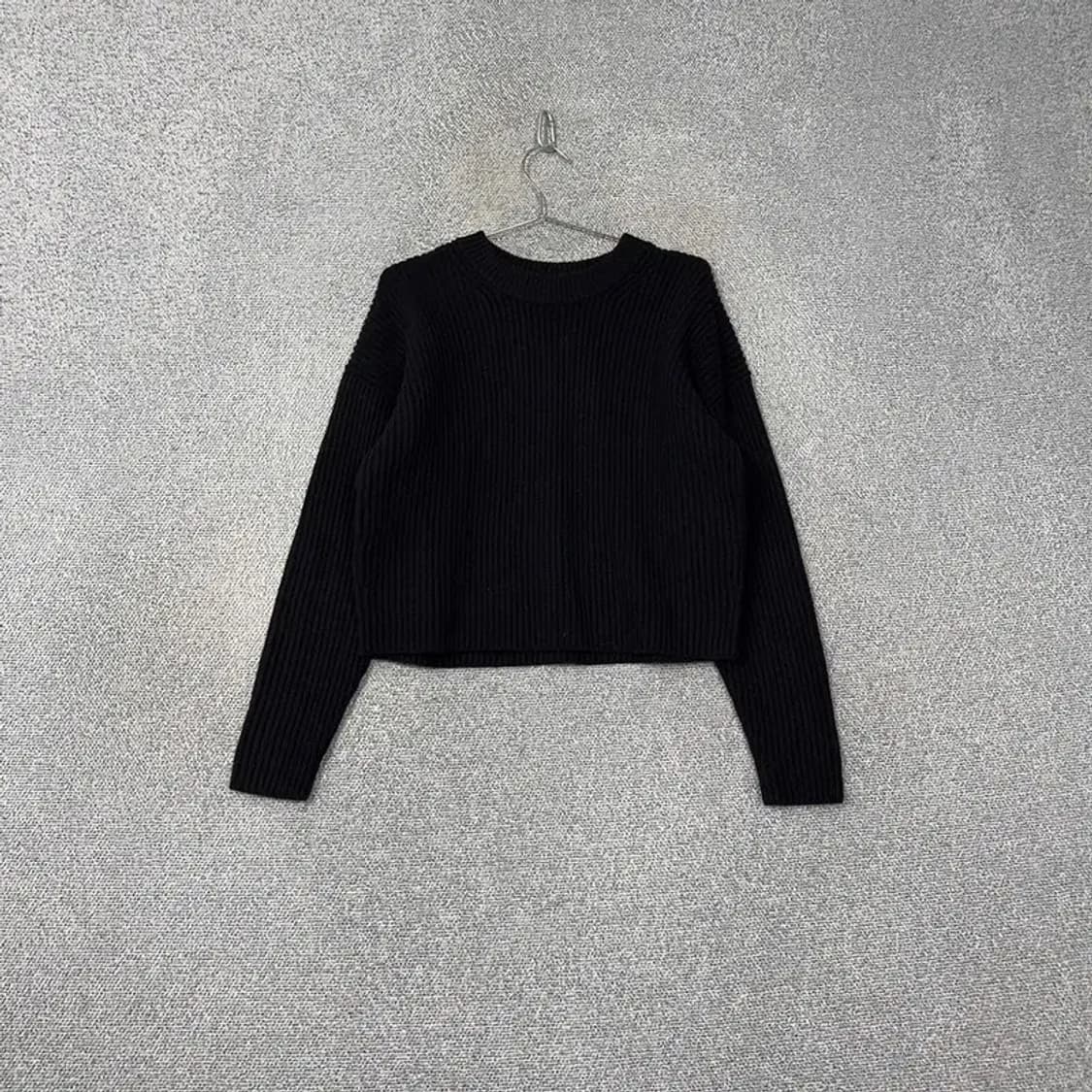 유니클로 블랙 크롭 니트 M 상품이미지1