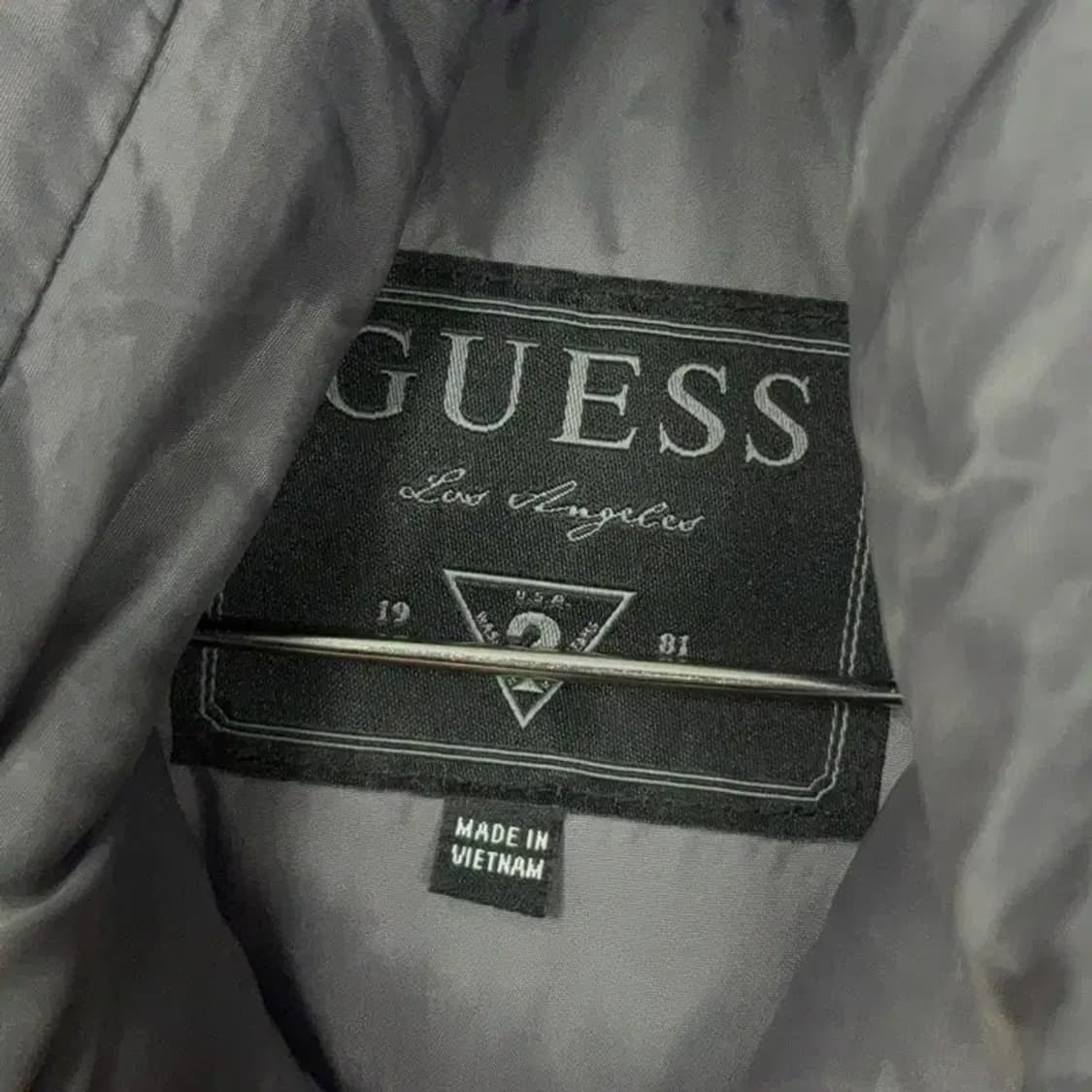 게스 로고 덕다운 네이비 패딩 XS 상품이미지3