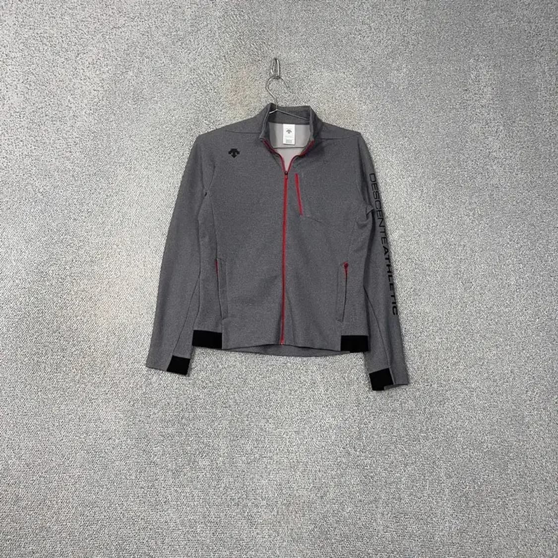 데상트 로고 기능성 그레이 집업 L 상품이미지1