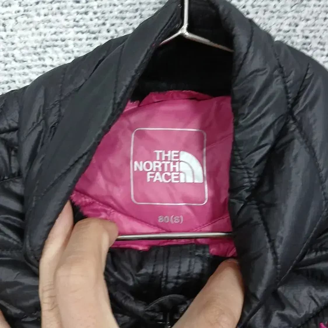 노스페이스 퀄팅 블랙 경량 패딩 80 상품이미지3