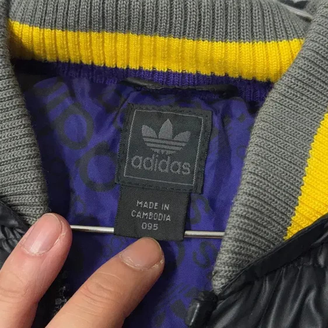 아디다스 흑탭 로고 블랙 퍼 숏패딩 95 상품이미지3