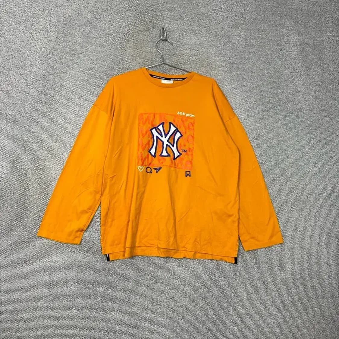MLB 뉴욕양키즈 프린팅 오렌지 긴팔티 100 상품이미지1