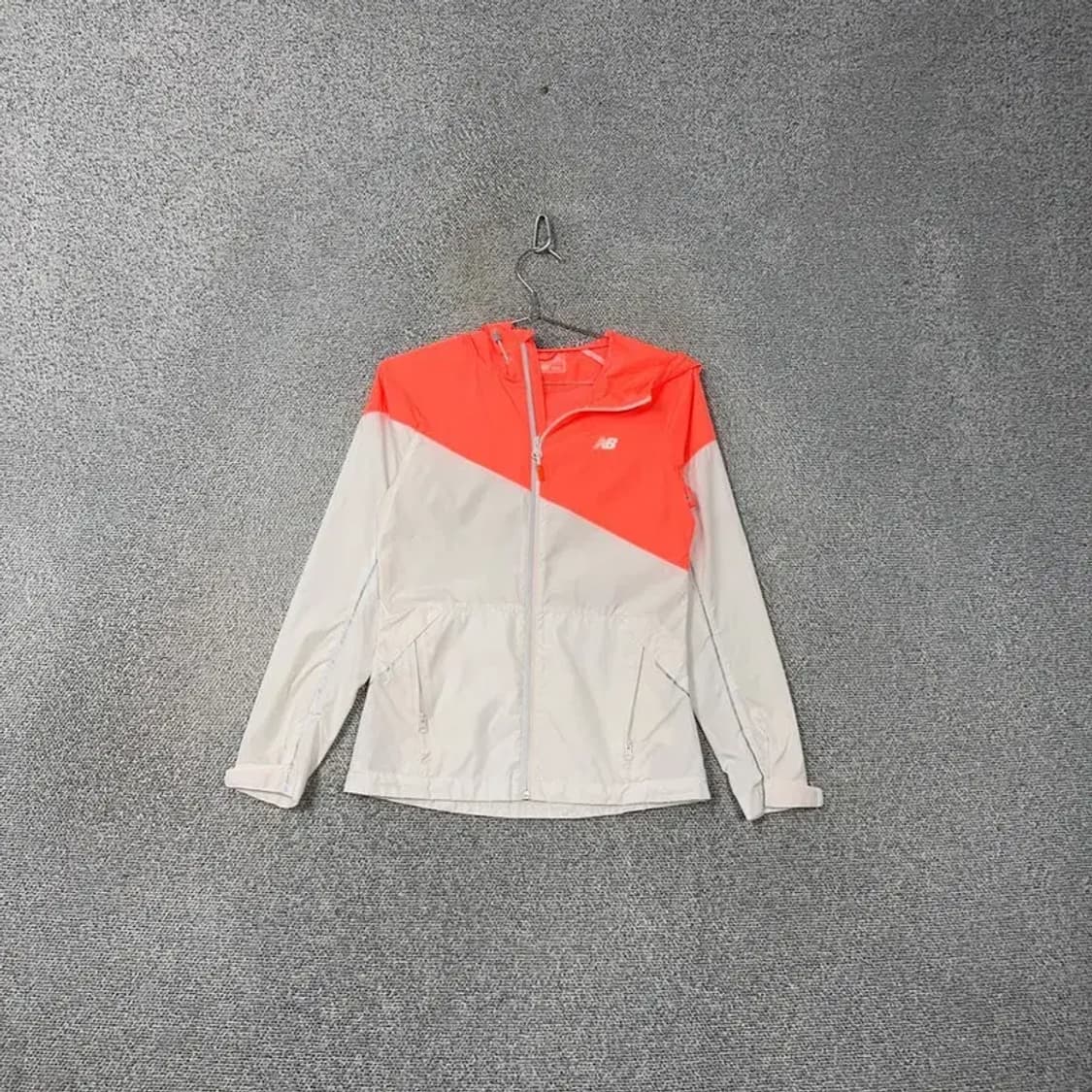 뉴발란스 투톤 기능성 로고 바람막이 85 상품이미지1