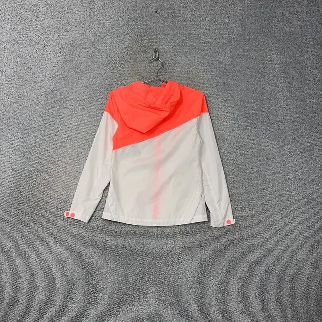 뉴발란스 투톤 기능성 로고 바람막이 85 상품이미지2