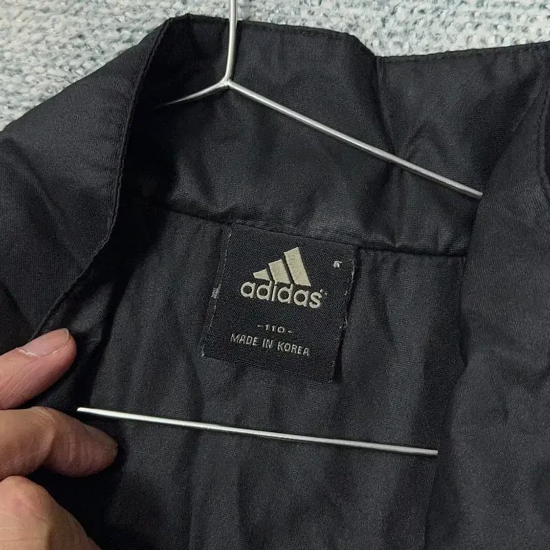아디다스 검금 로고 오버핏 바람막이 110 상품이미지3