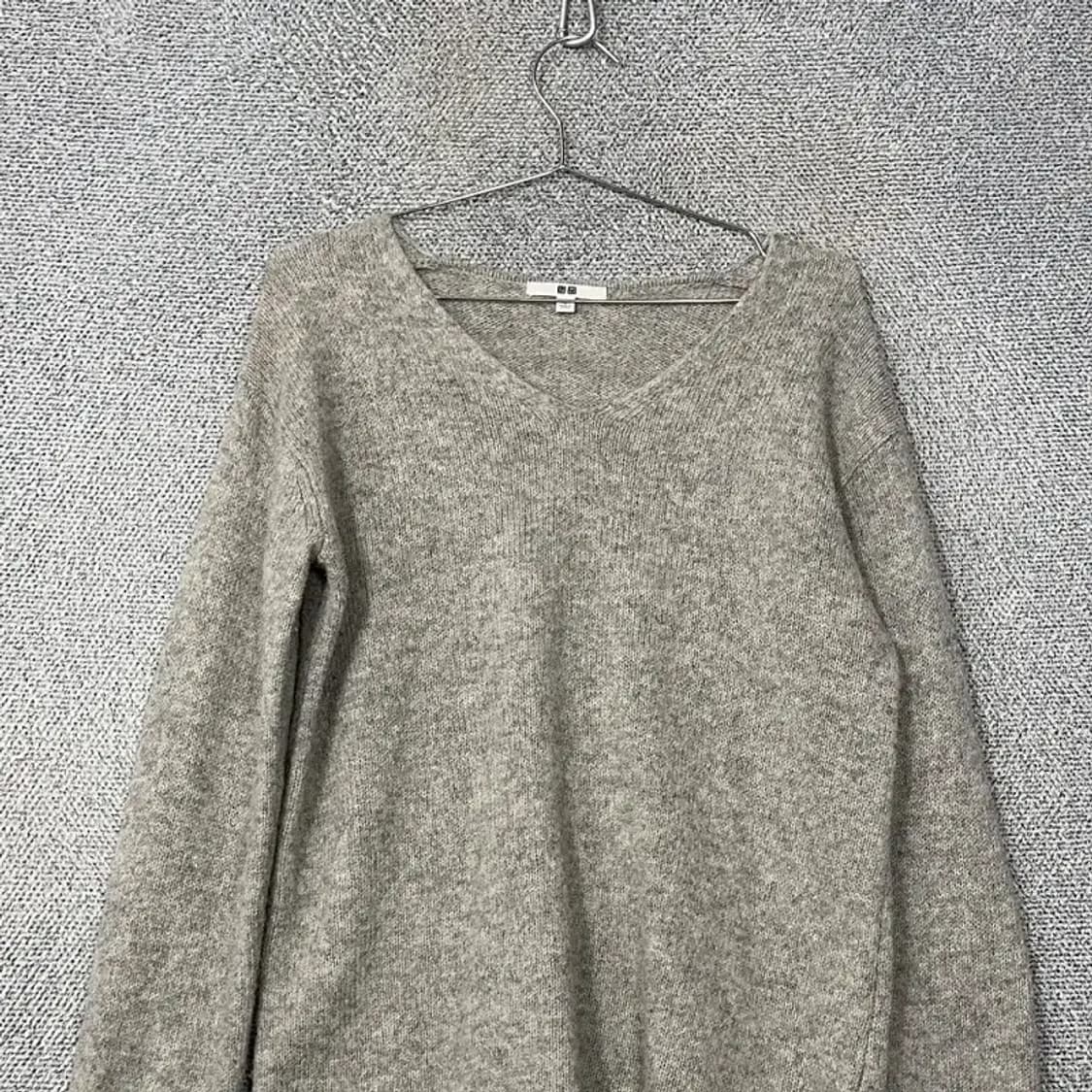 유니클로 그레이 브이넥 오버핏 모헤어 니트 L 상품이미지3