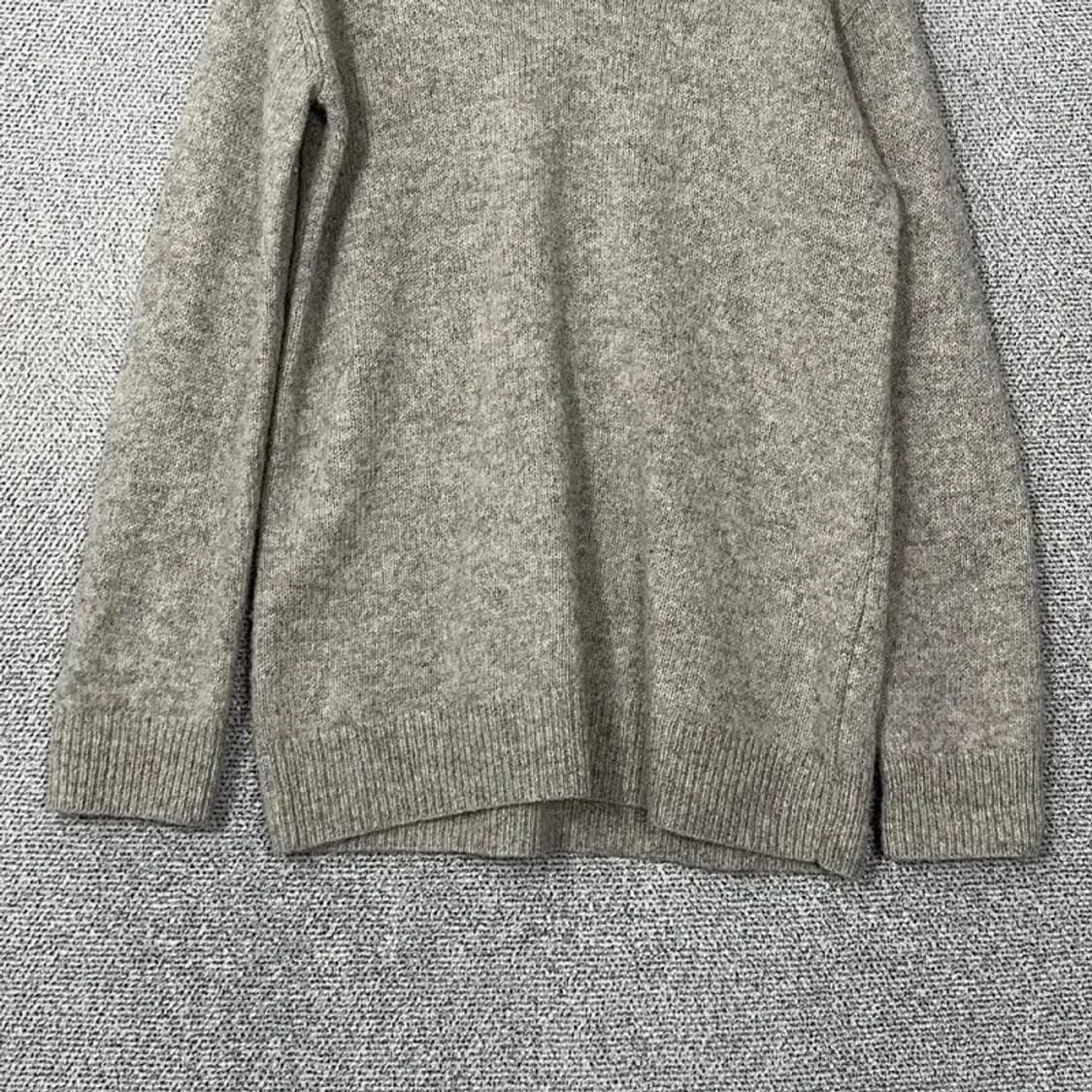유니클로 그레이 브이넥 오버핏 모헤어 니트 L 상품이미지4