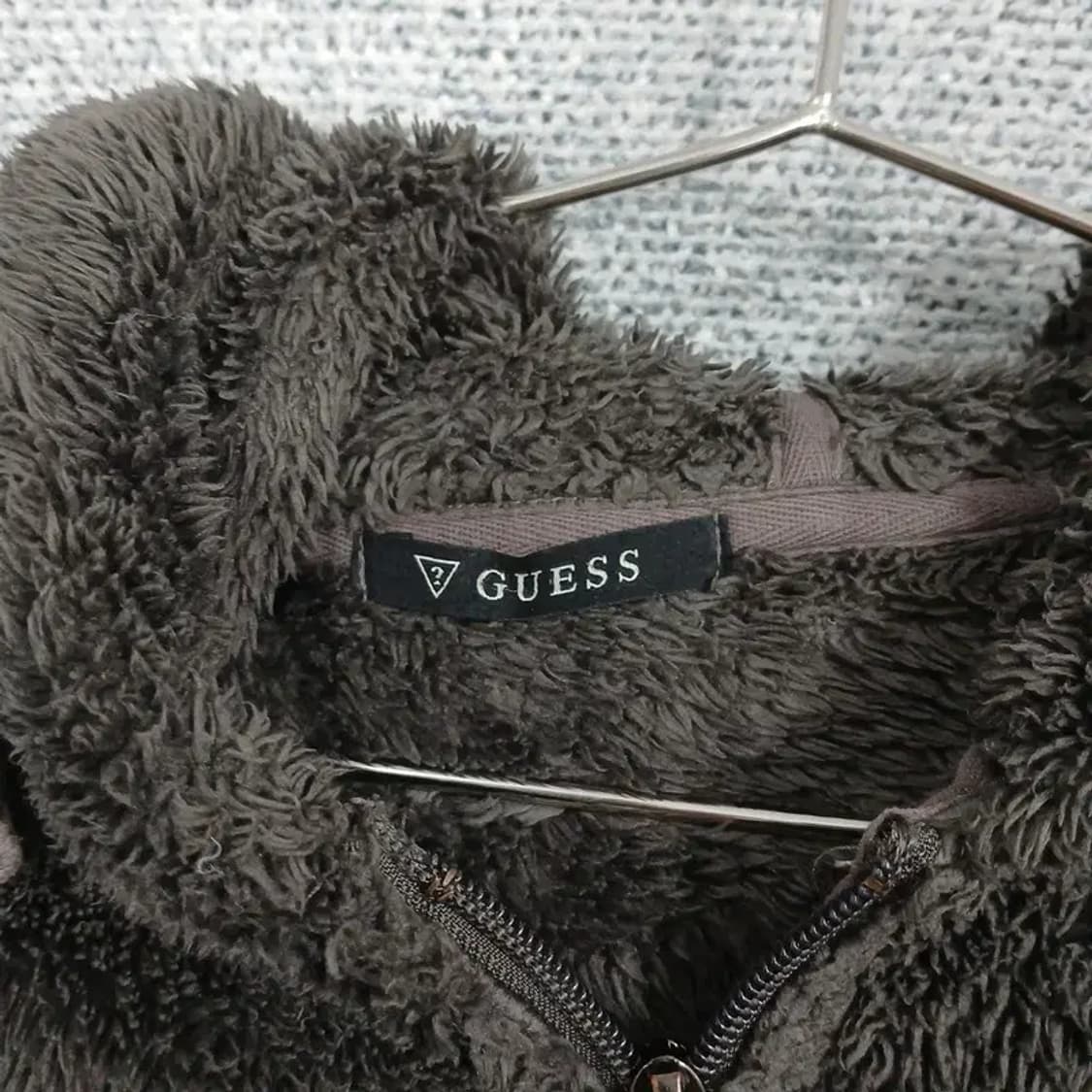 게스 삼각로고 브라운 양털 뽀글이 후리스 후드집업 XS 상품이미지3