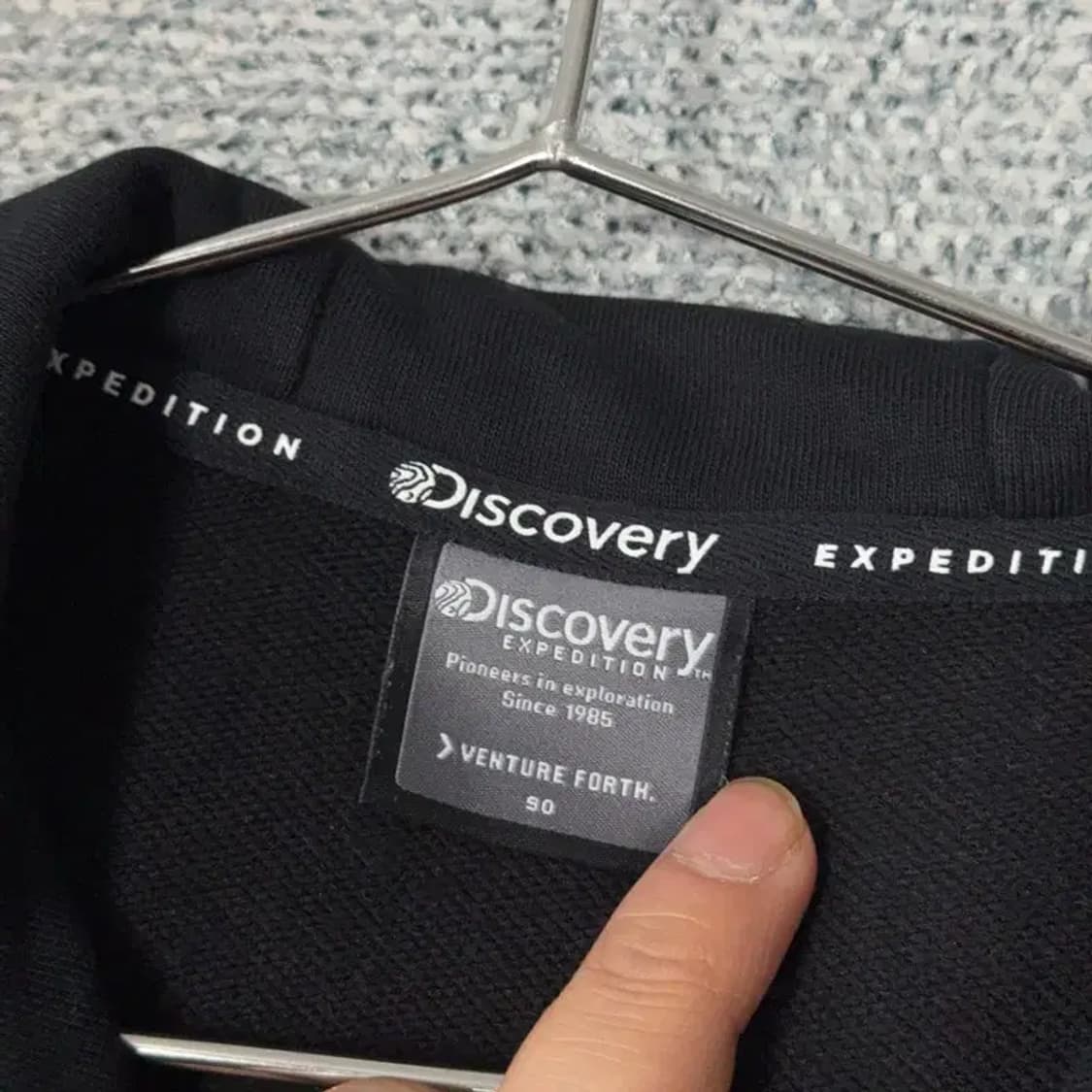 디스커버리 프린팅 로고 블랙 후드티 90 상품이미지3