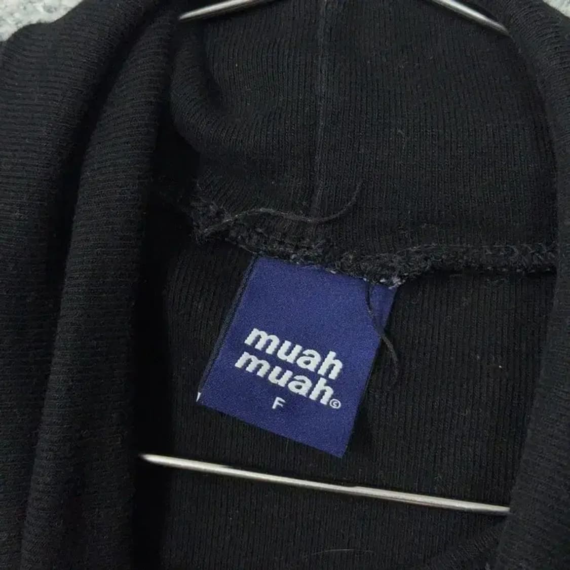 무아무아 로고 코튼 폴라 니트 FREE 상품이미지3