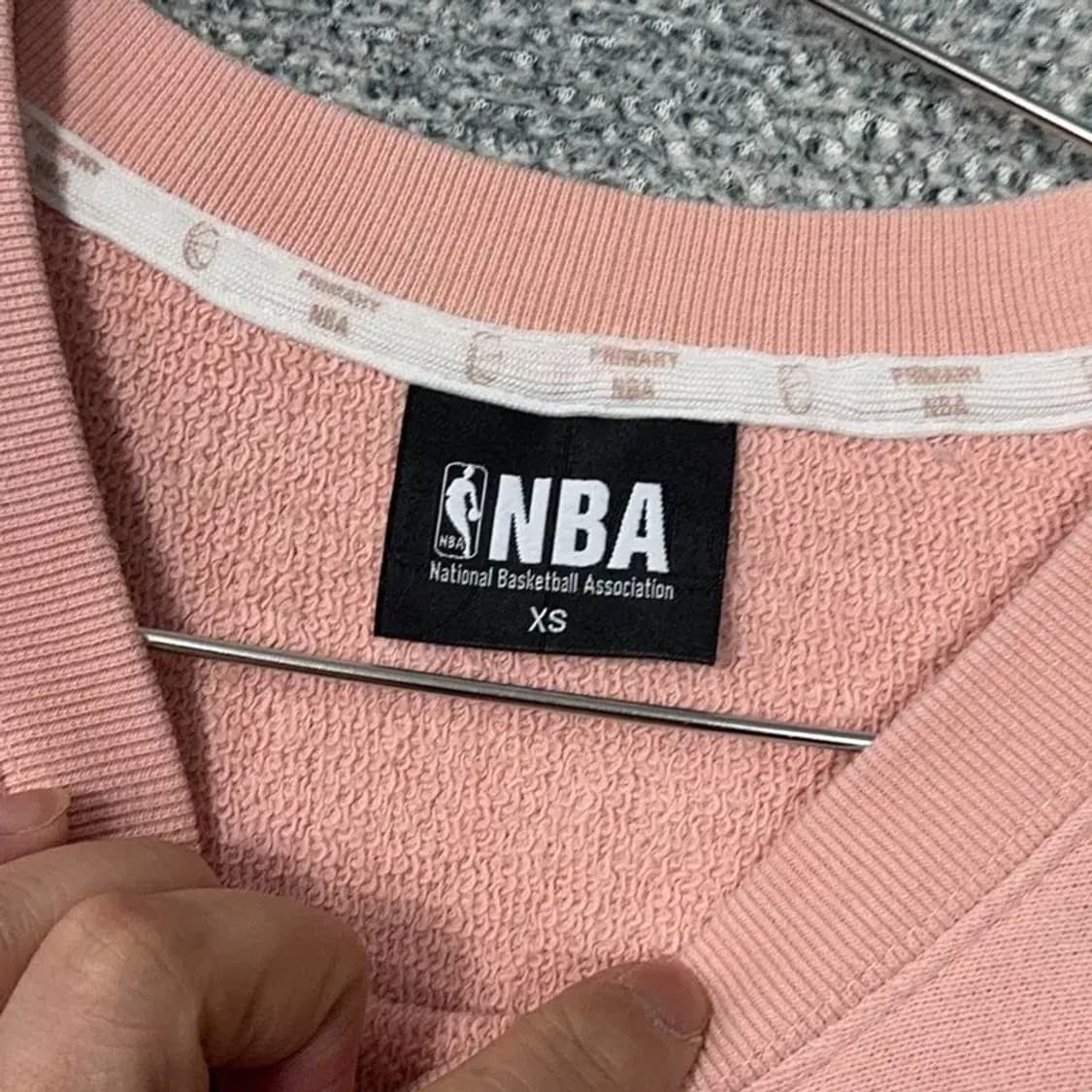 NBA 심플 로고 연핑크 맨투맨 XS 상품이미지5