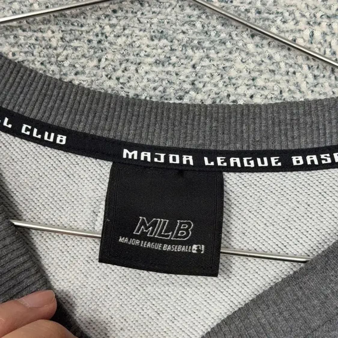 MLB 뉴욕양키즈 로고 그레이 맨투맨 105 상품이미지3