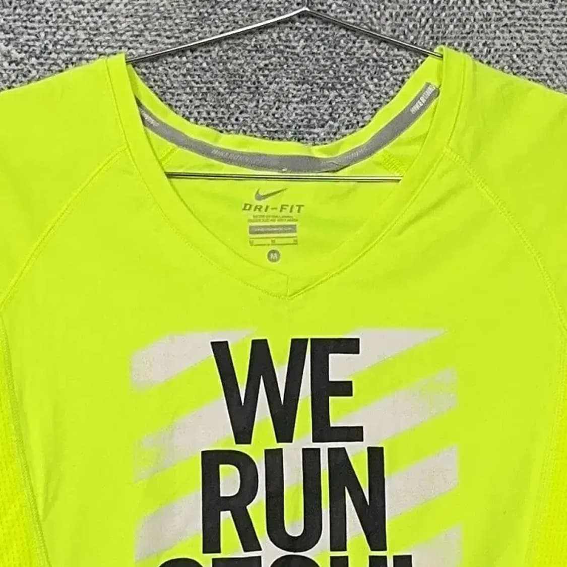 나이키 러닝 프린팅 형광 기능성 여성 운동 반팔티 M 상품이미지5