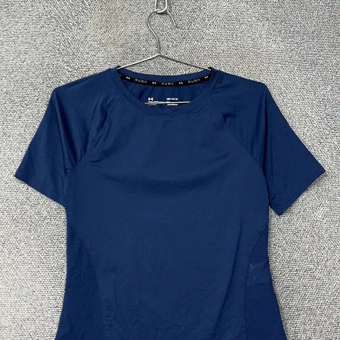 언더아머 네이비 여성 운동 기능성 반팔티 M 상품이미지3