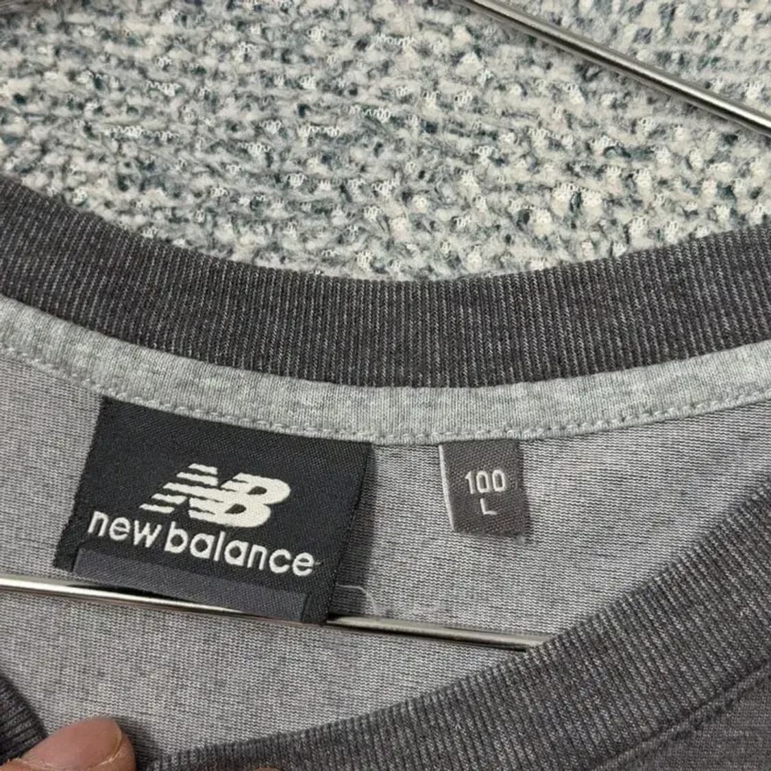 뉴발란스 그레이 로고 코튼 반팔티 100 상품이미지3