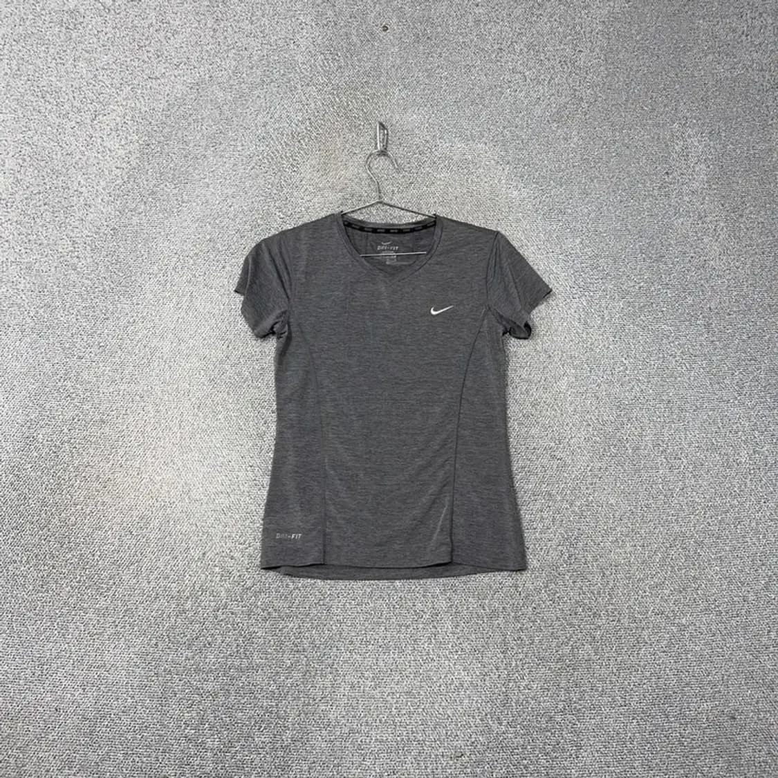 나이키 그레이 로고 여성 기능성 운동 반팔티 L 상품이미지1