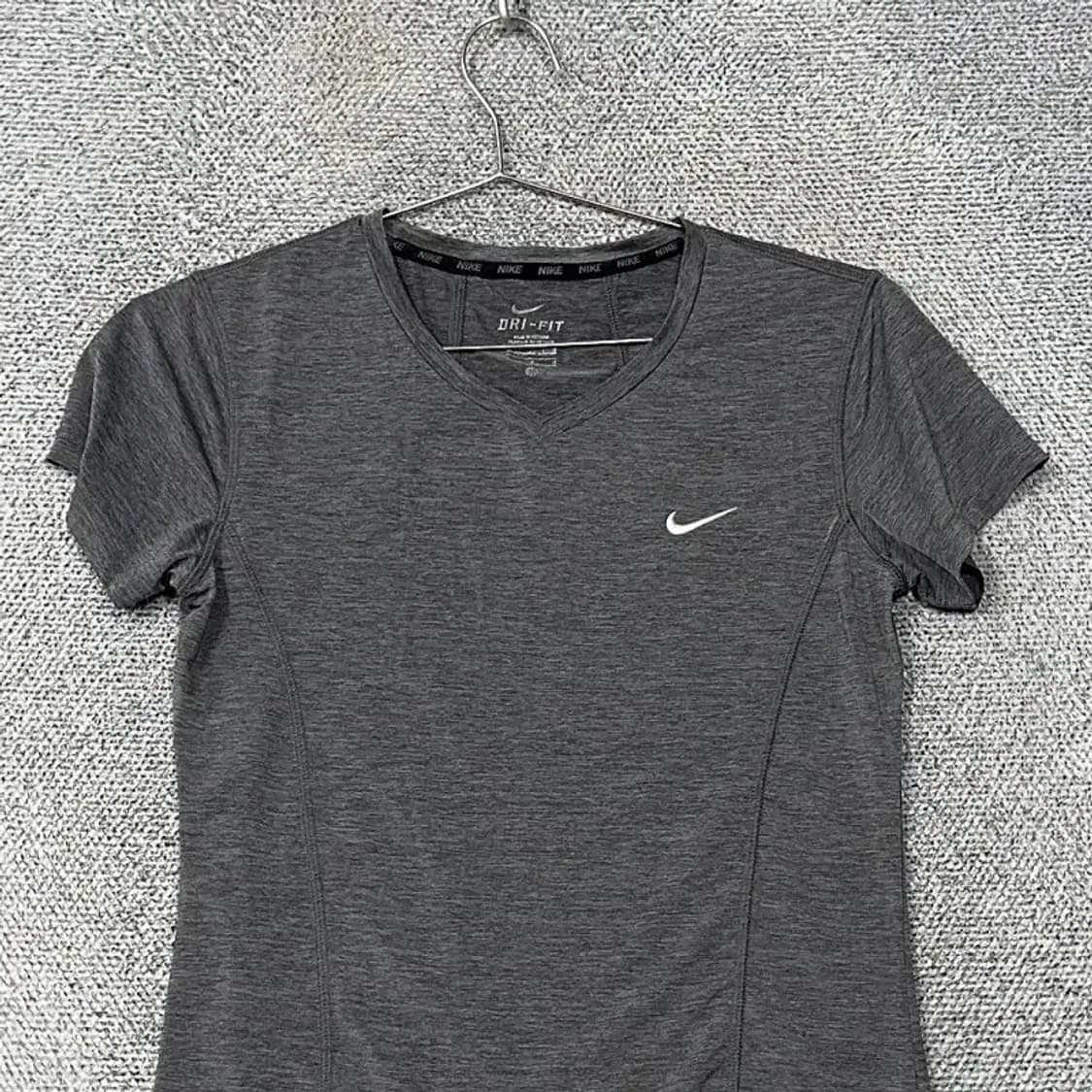 나이키 그레이 로고 여성 기능성 운동 반팔티 L 상품이미지3