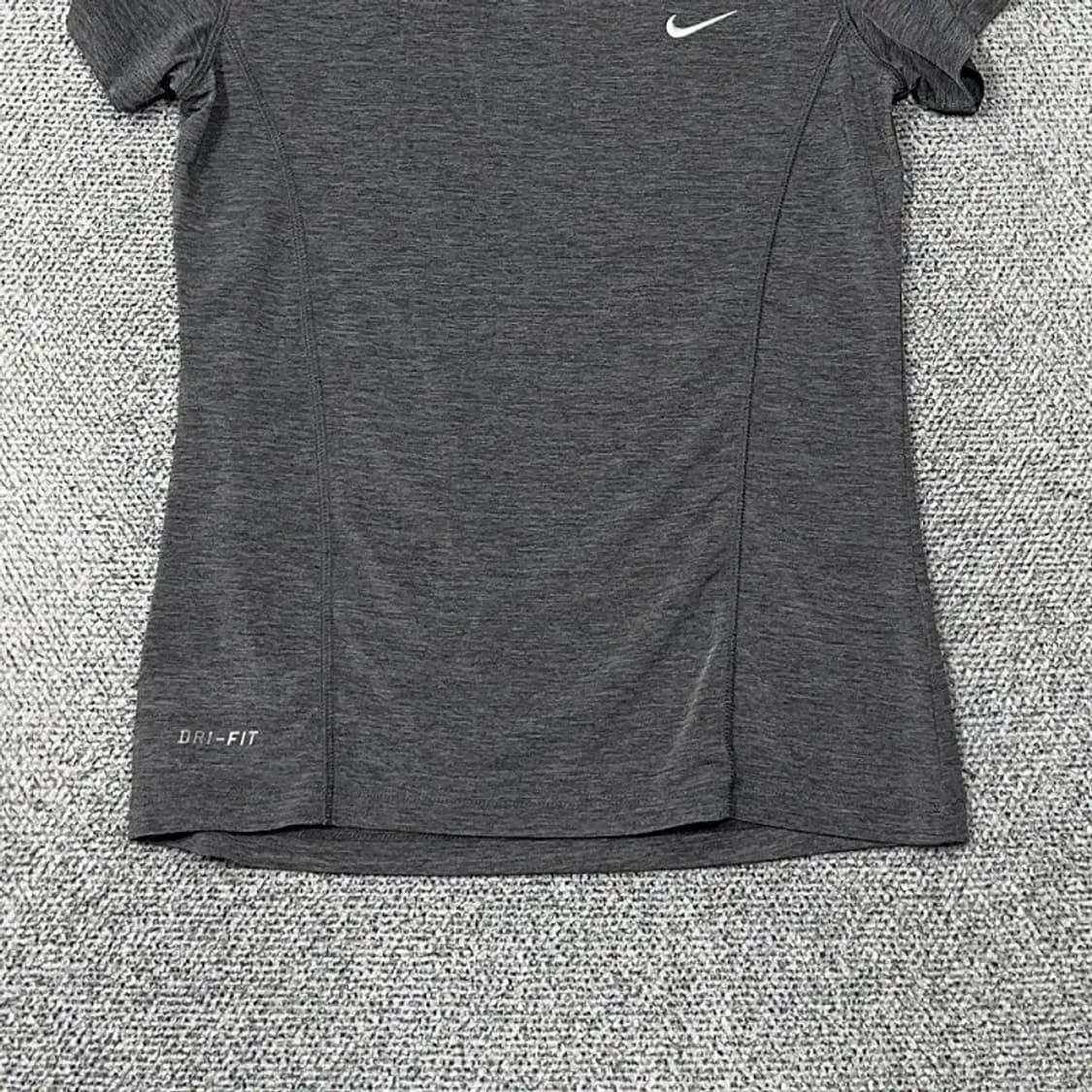 나이키 그레이 로고 여성 기능성 운동 반팔티 L 상품이미지4