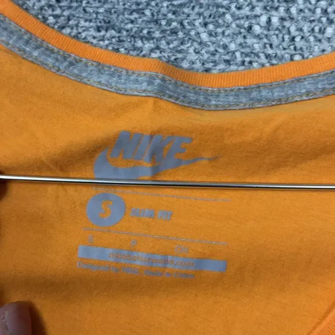나이키 오렌지 로고 여성 브이넥 반팔티 S 상품이미지5