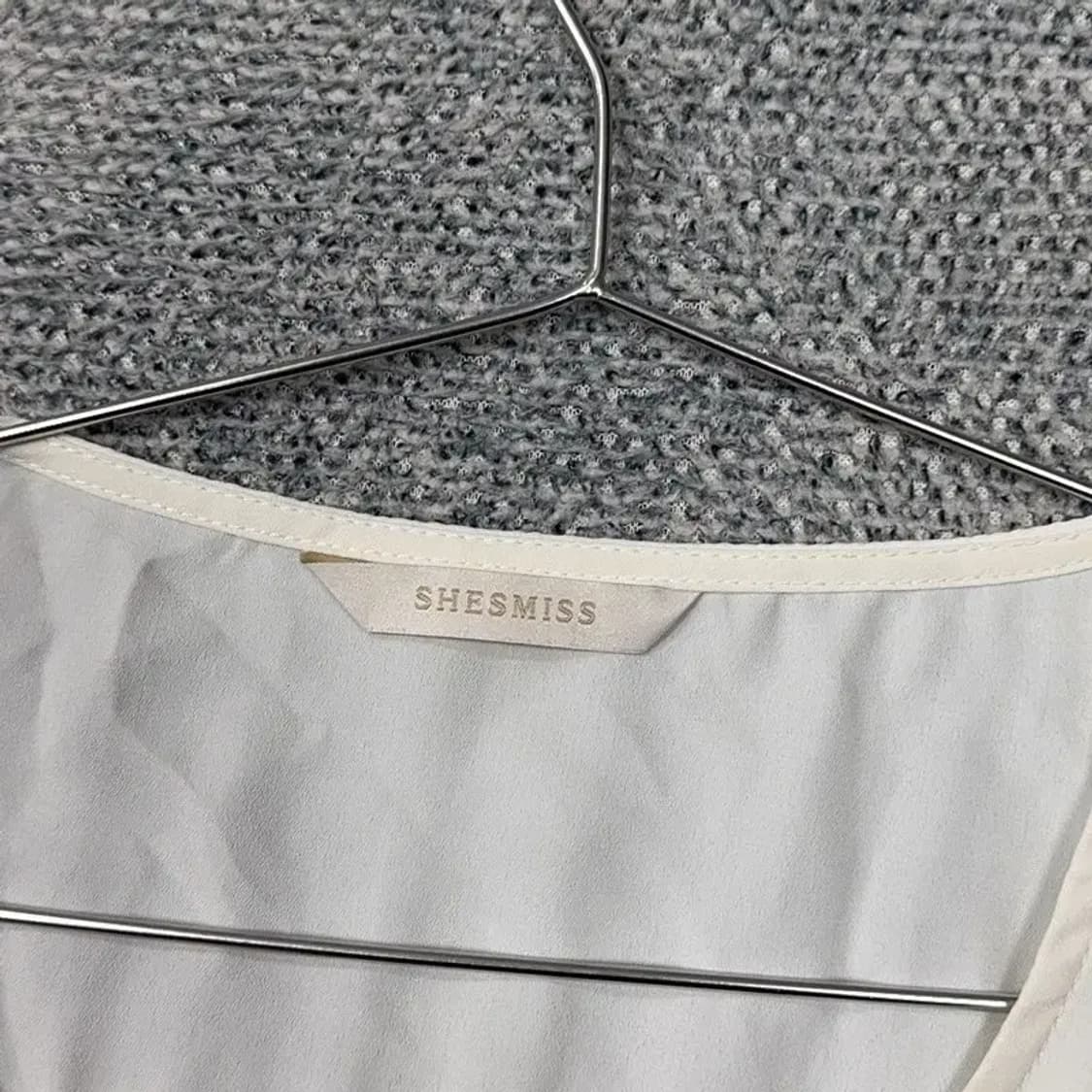 쉬스미스 화이트 민소매 블라우스 66 상품이미지5