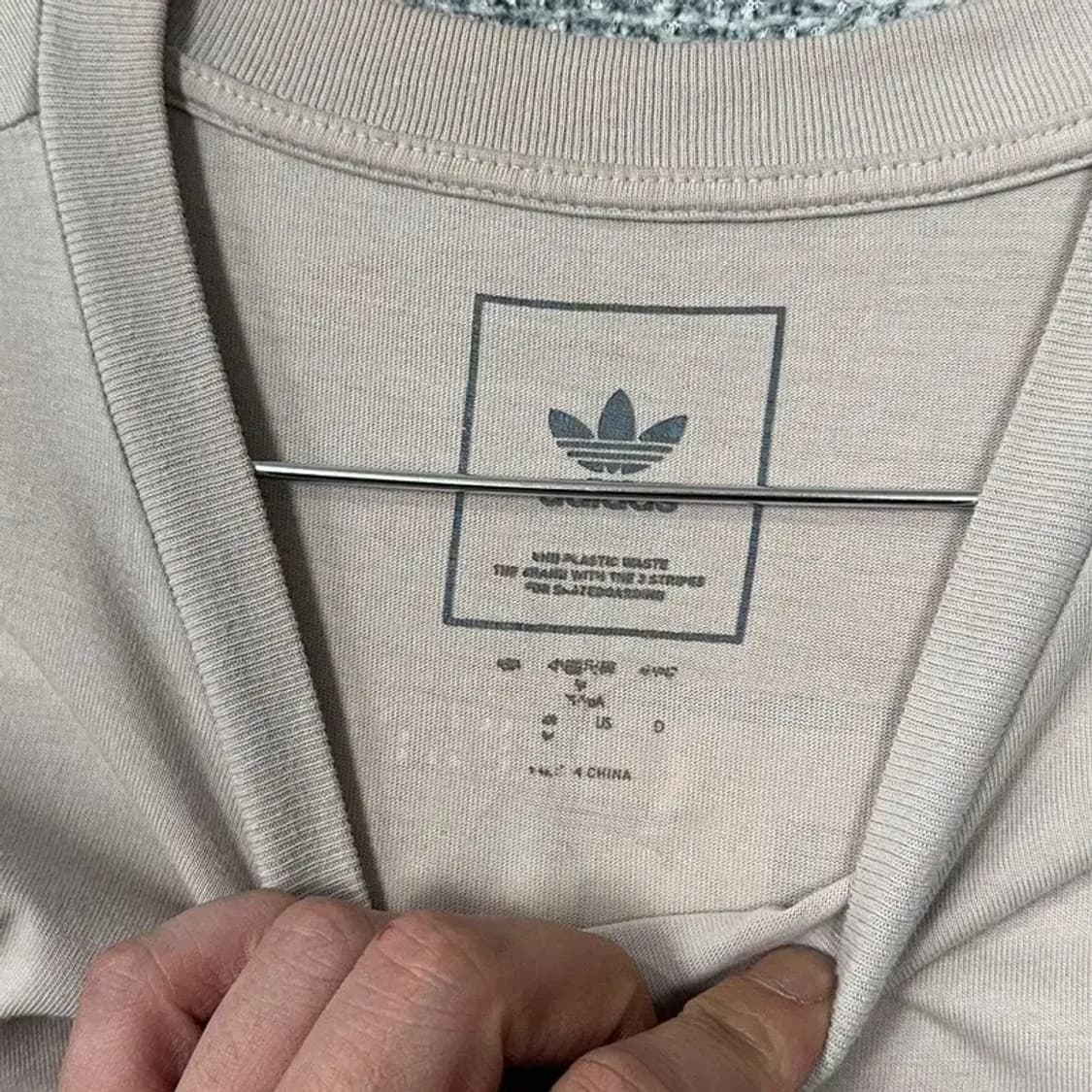 아디다스 캐주얼 연베이지 로고 면 반팔티 M 상품이미지4