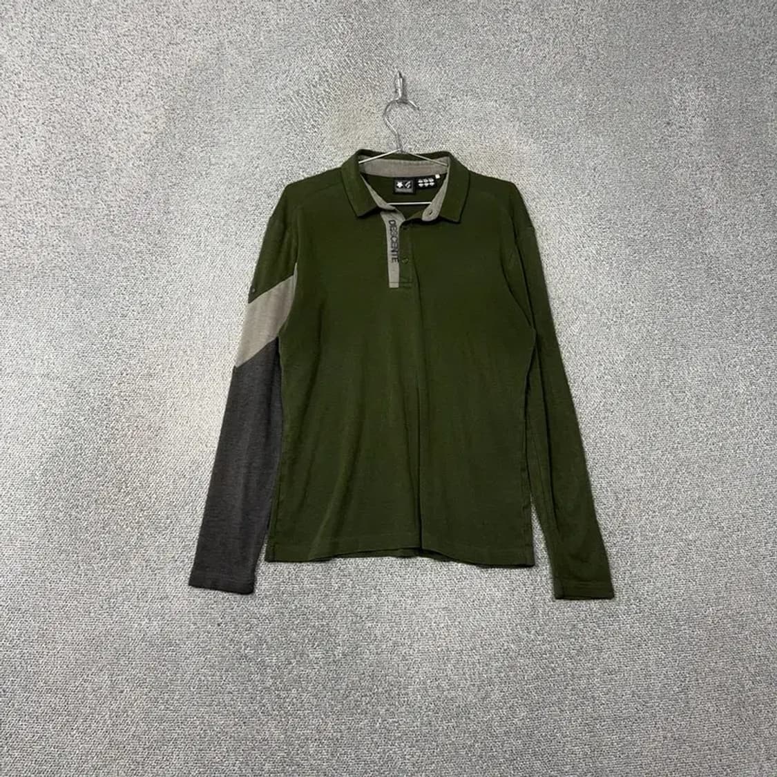 데상트 카키 캐주얼 남성 긴팔 카라티 105 상품이미지1