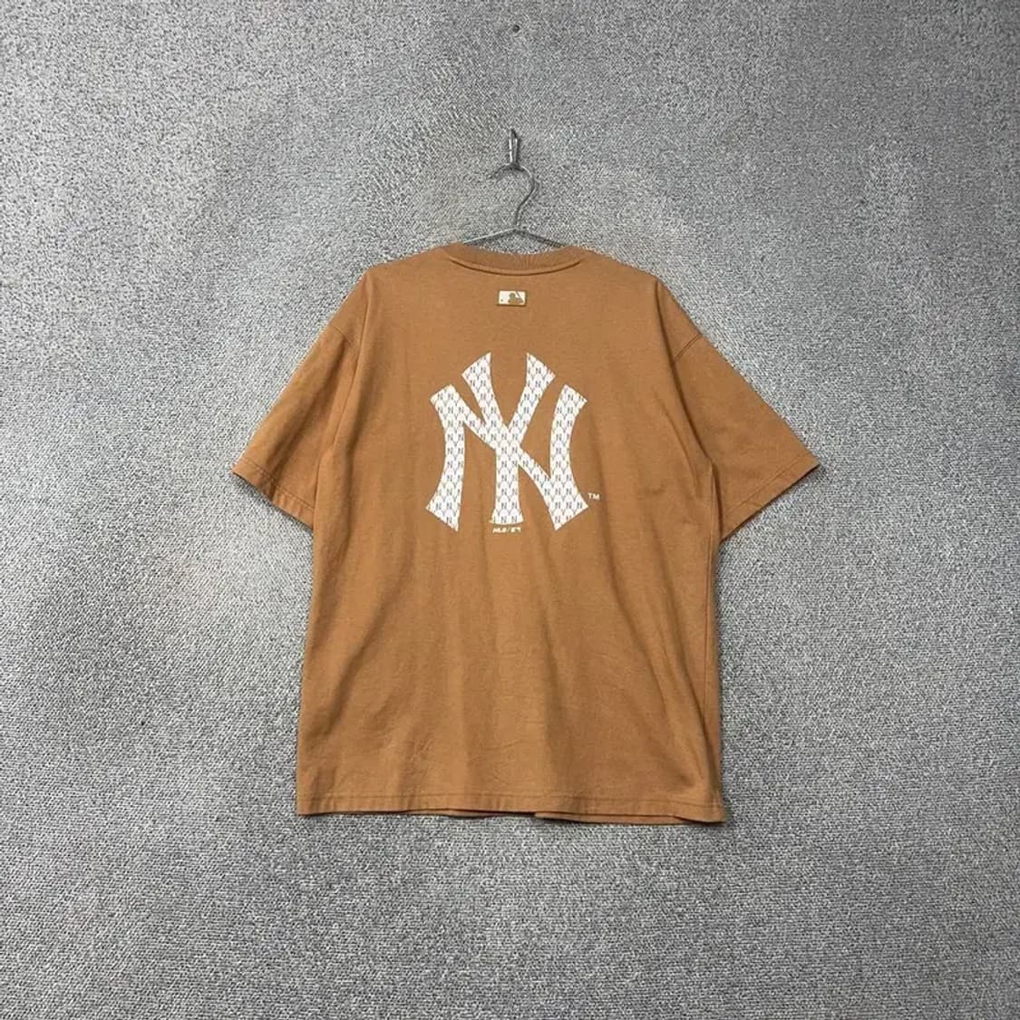 MLB 뉴욕양키즈 로고 카멜 오버핏 반팔티 95 상품이미지2