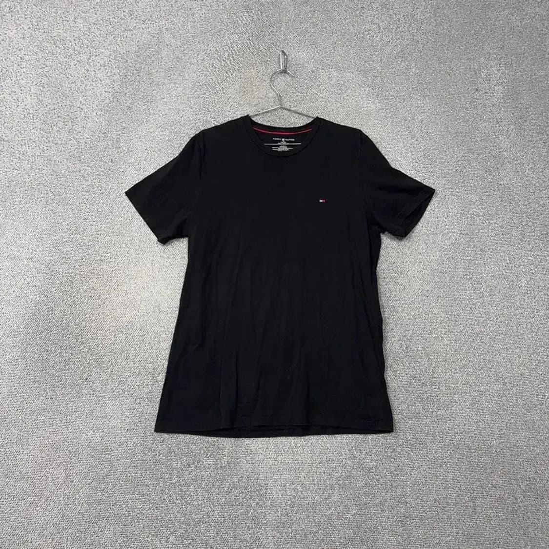 타미힐피거 블랙 심플 로고 코튼 남성 반팔 티 L/G 상품이미지1
