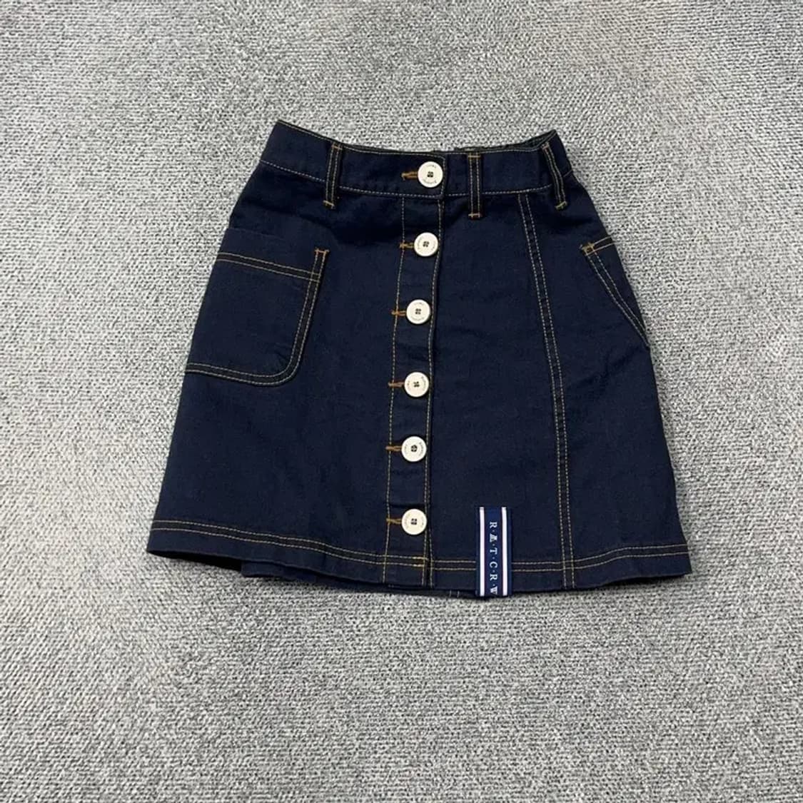 로맨틱크라운 버튼 진청 데님 스커트 24 상품이미지1