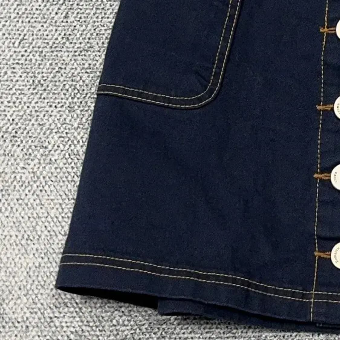 로맨틱크라운 버튼 진청 데님 스커트 24 상품이미지3