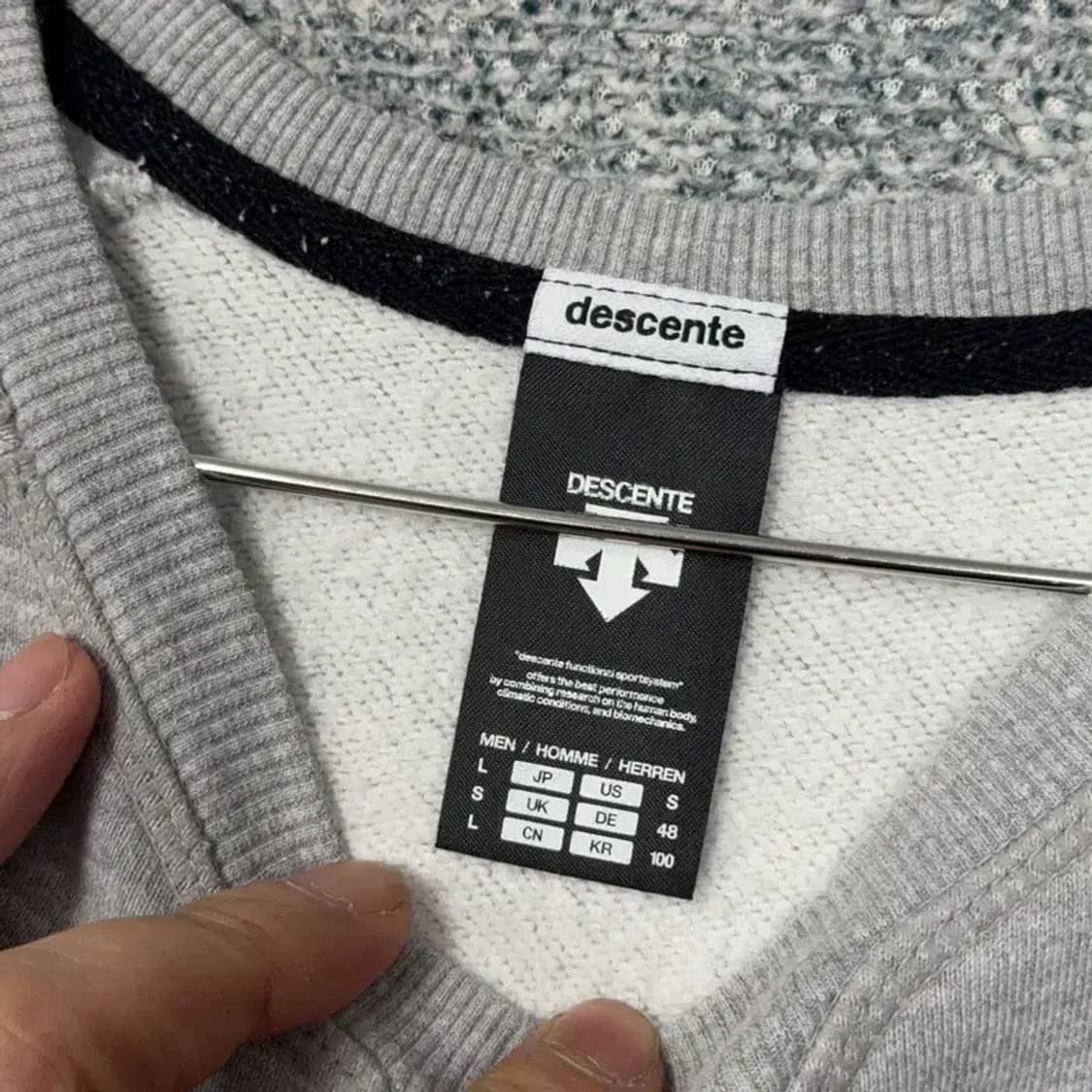 데상트 로고 프린팅 라이트 그레이 맨투맨 반팔 L 상품이미지3