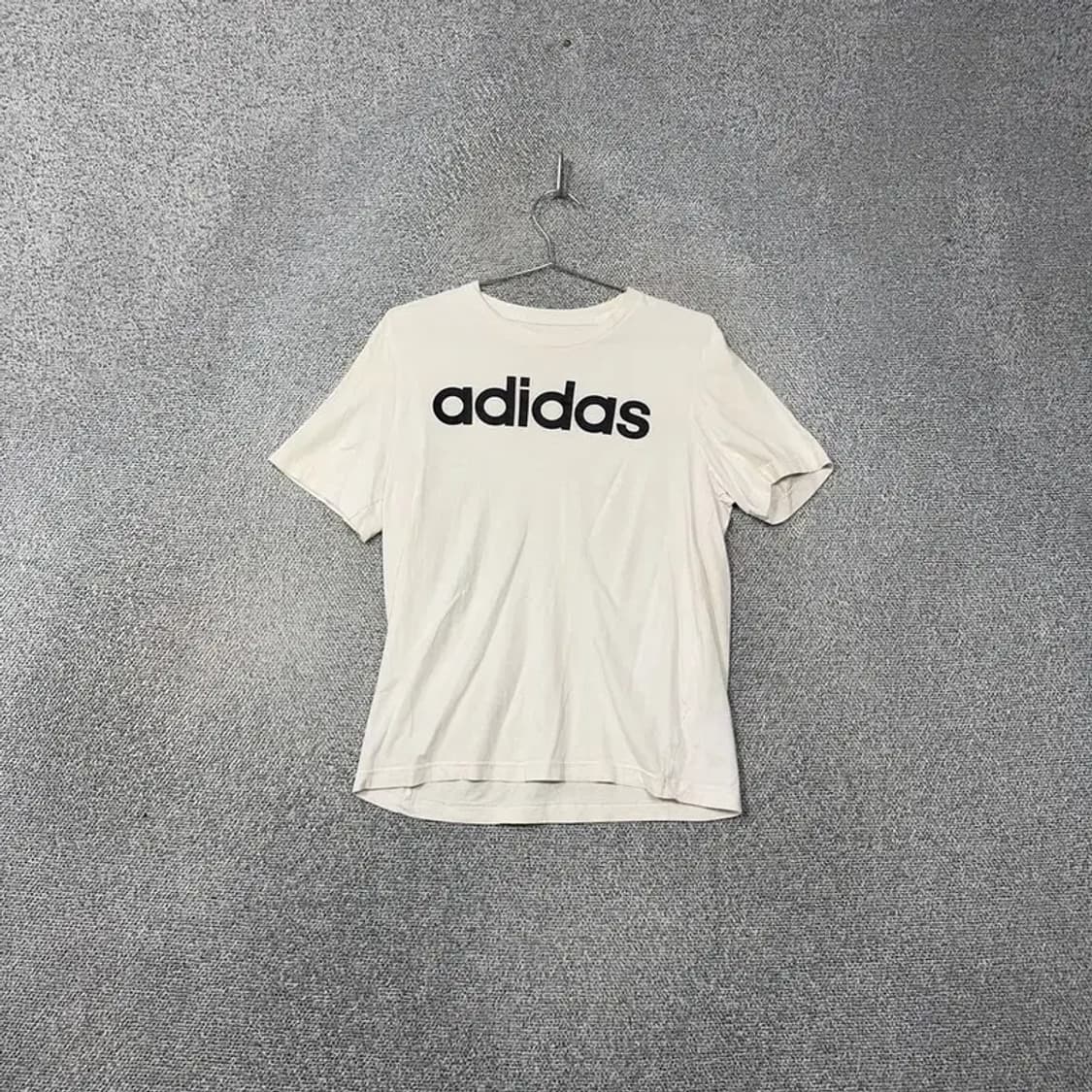 아디다스 프린팅 스펠 로고 남성 반팔티 L 상품이미지1