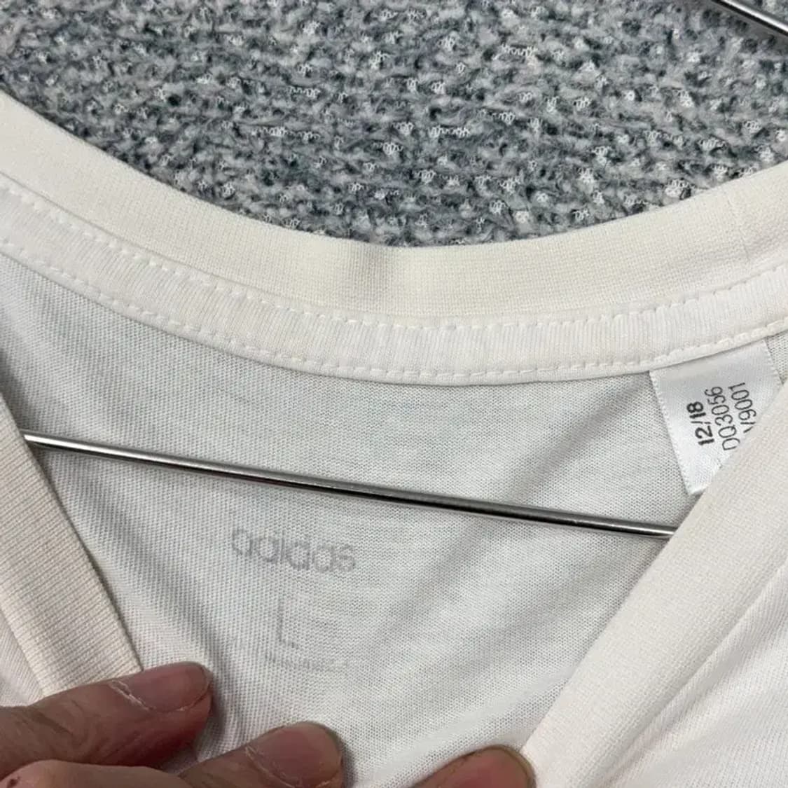 아디다스 프린팅 스펠 로고 남성 반팔티 L 상품이미지3