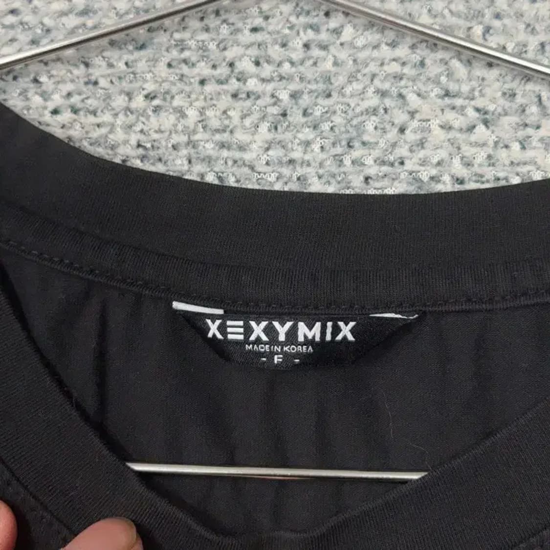 젝시믹스 스펠 로고 프린팅 블랙 오버핏 반팔 티 F 상품이미지3