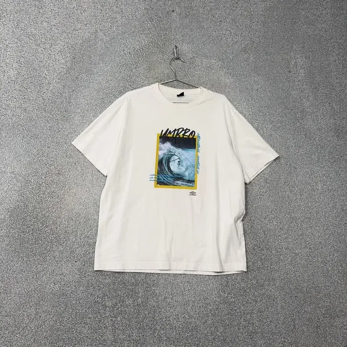 엄브로 프린팅 로고 남성 반팔 티 105 상품이미지1